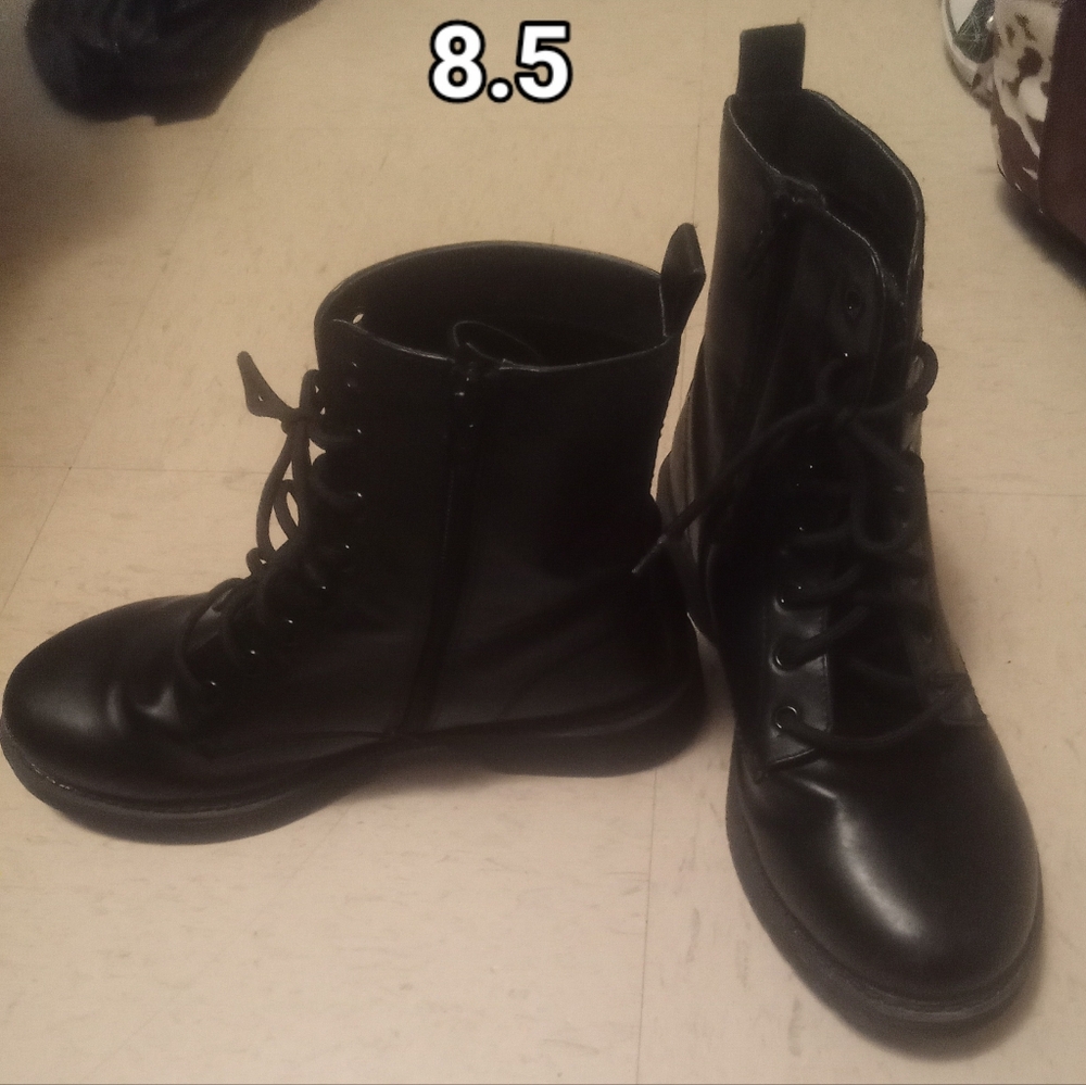 Women's boots memory foam size 8.5